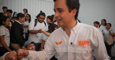 Vida Gómez propone un programa de becas para apoyar a los egresados en la búsqueda de empleo