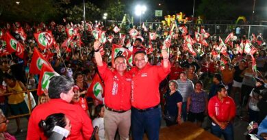 Rolando Zapata continúa con el diálogo directo con habitantes de Mérida